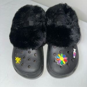CROCS Black Faux Fur Lined Slingback Clogs with Colorful Charms